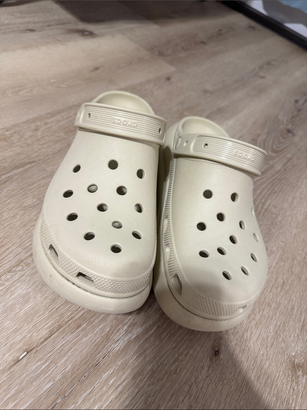 CROCS Women Iconic Comfort Platform Classic Clog in Cream size 10